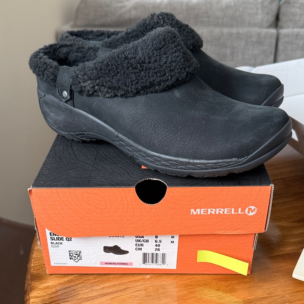 Merrell Black Fleece-Lined Clogs